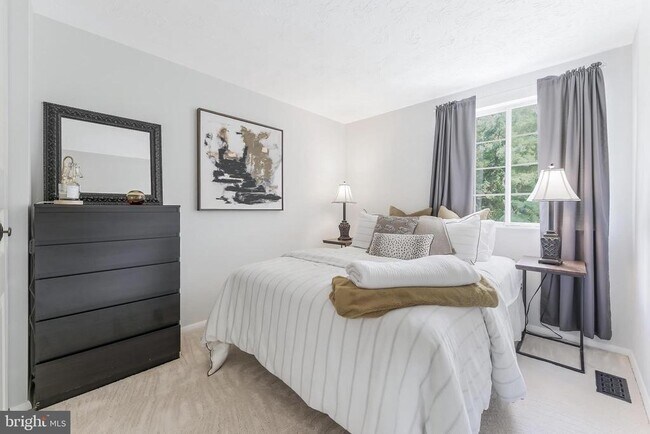 Building Photo - 2903 Bridgehampton Ct