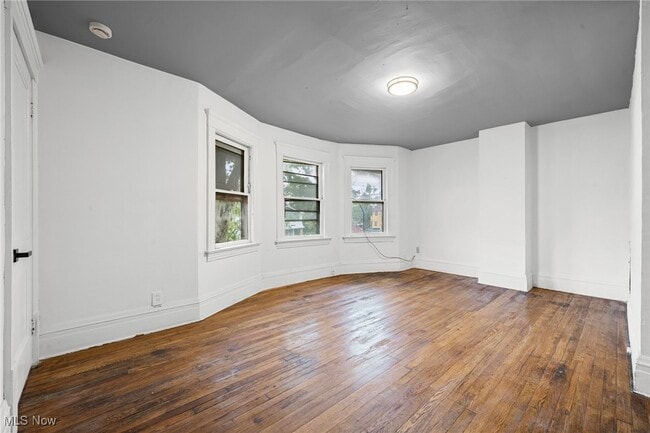 Building Photo - 3303 E 118th St