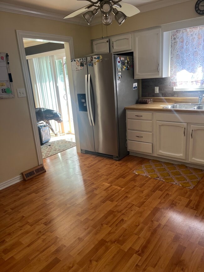 Primary Photo - 6331 Broughton Ave