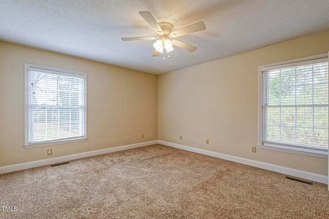 Building Photo - 4610 Linden Rd