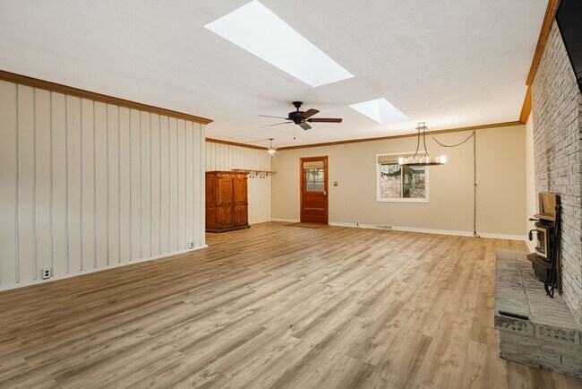 Building Photo - Rural Retreat in Candler with Bonus Room (Heat, Water, & Lawn Maintenance Included)