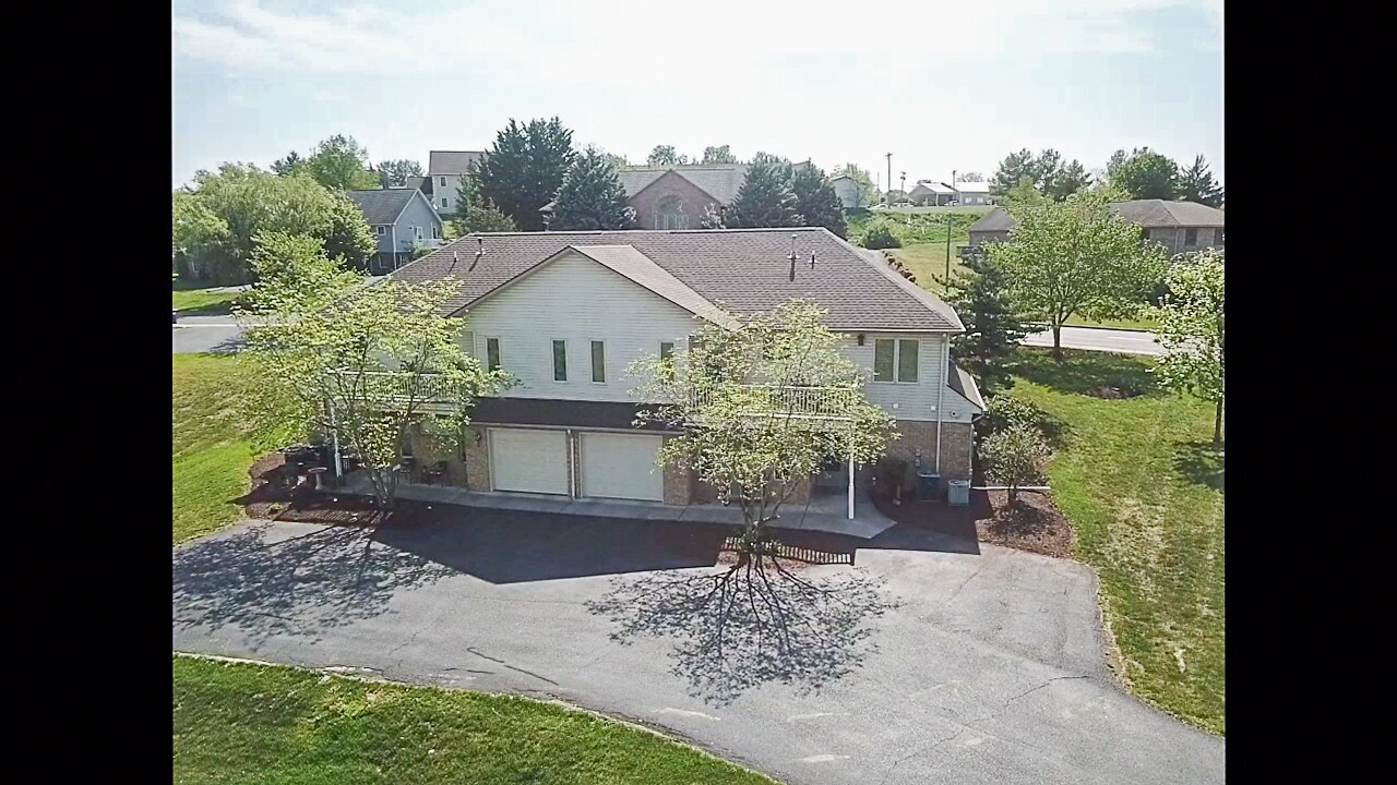 Building Photo - 1921 Ty Way Xing