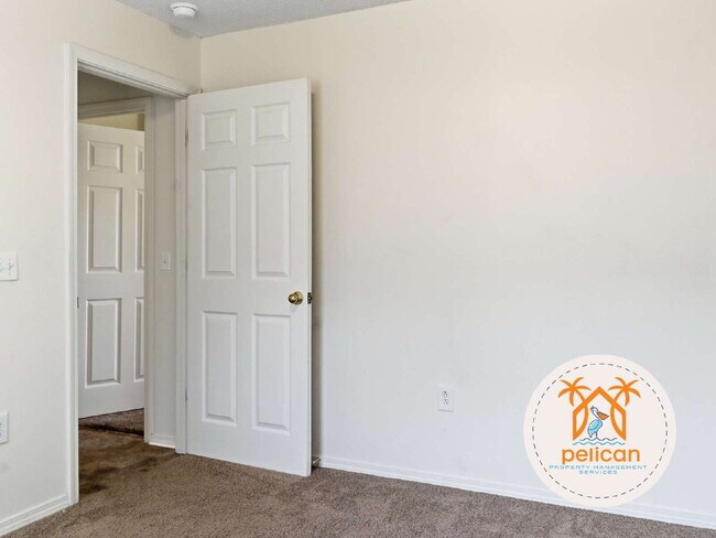 Building Photo - Charming 3-Bedroom Home with Spacious Open Layout – Minutes from Downtown Pensacola!