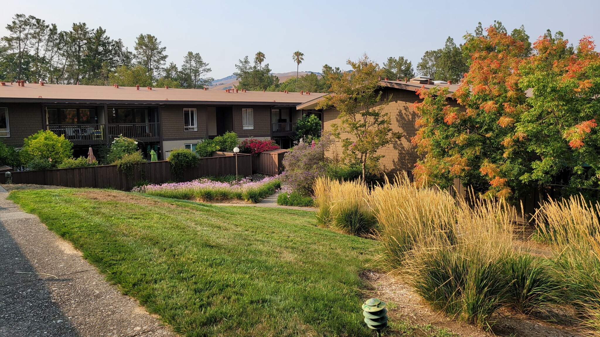 Building facing the inner landscape areas. - 72 Surrey Ln