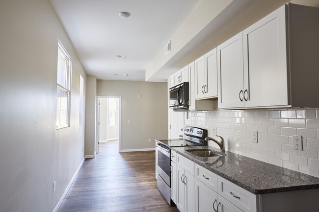 Building Photo - 5514 Woodland Ave