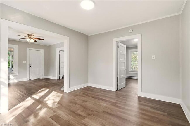 Building Photo - 2051 Bloomfield Dr