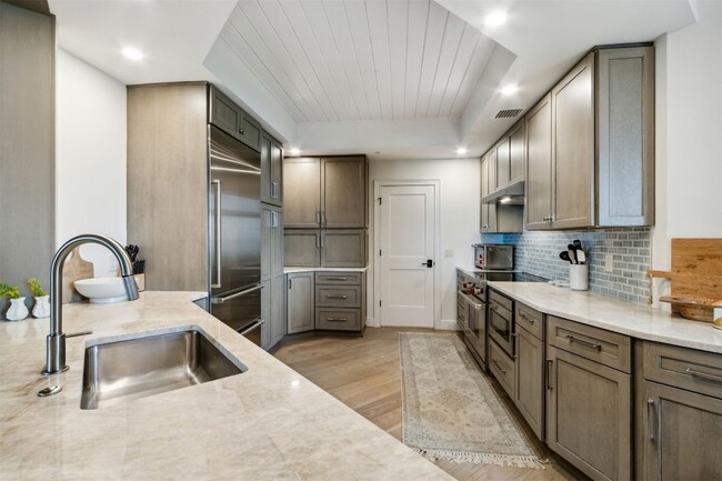 Building Photo - 426 Beachside Pl