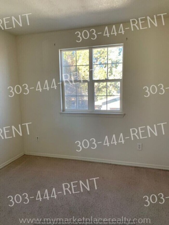 Building Photo - Spacious 3 Bedroom, 2 Bathroom!