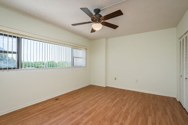 Building Photo - Harbor Oaks Place