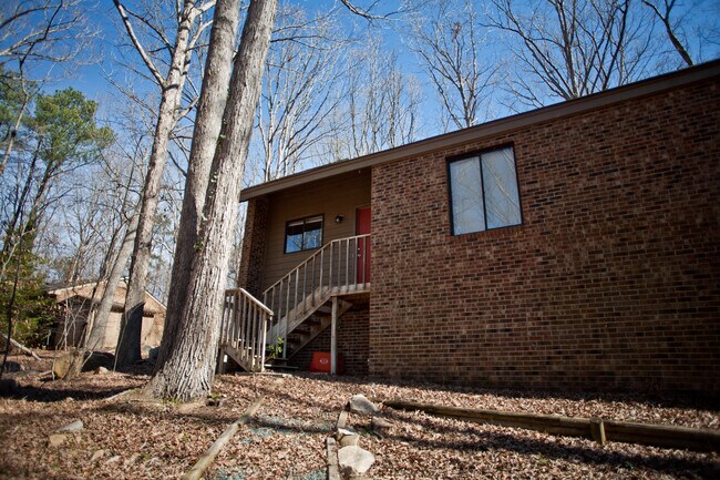 Building Photo - Spacious duplex just minutes from downtown