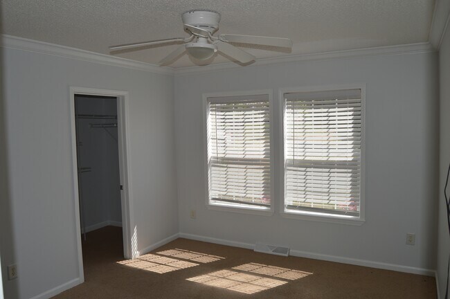 Building Photo - 118 Grain Dr