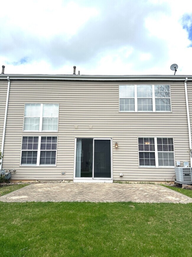 Building Photo - 693 Savannah Ln