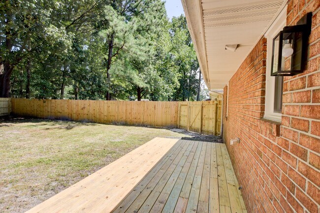 Building Photo - 1306 Linden Ave