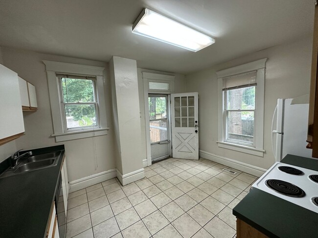 Building Photo - W 8th 417-419 NCR