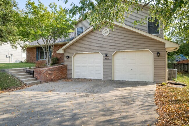 Building Photo - Fantastic Location! Close to MKT & Twin Lakes! 3BR/2.5BA/2000sqft., 2-Car Garage, Large Fenced Ya...