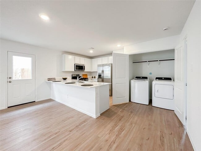 Building Photo - 1480 Las Cuevas Dr