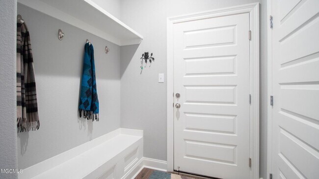 Building Photo - OCEAN SPRINGS SCHOOLS  - BEAUTIFUL HOME IN...