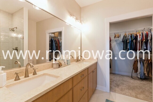 Building Photo - EXECUTIVE RANCH!  5 Bedroom, 3 Bathroom Home in Ankeny!!
