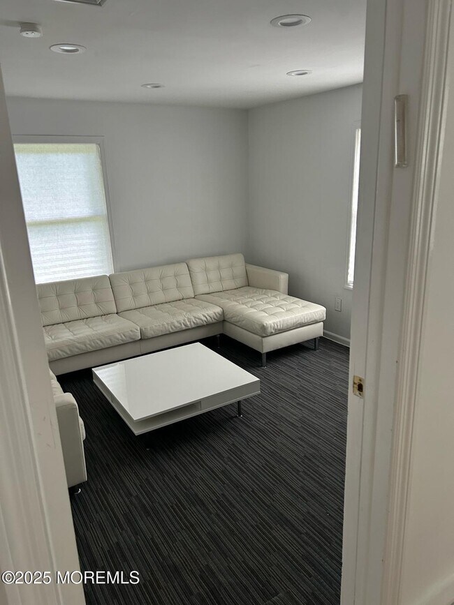 Building Photo - 17 Palmer Ave