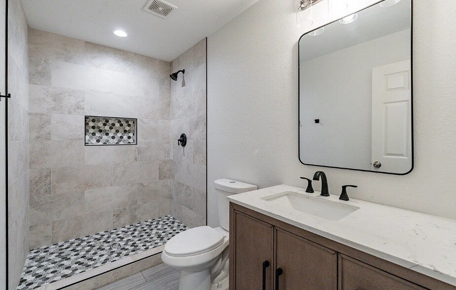 Building Photo - 1262 E Hermosa Dr