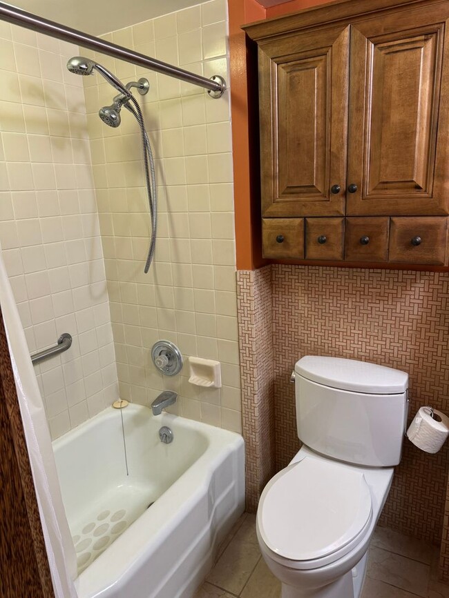 Building Photo - LILIUOKALANI GARDENS, STUDIO/1/1, FULL KITCHEN, GARDEN VIEWS