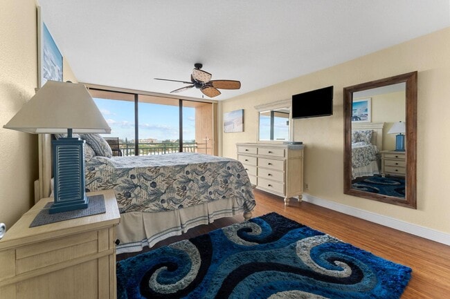 Building Photo - 1 Key Capri