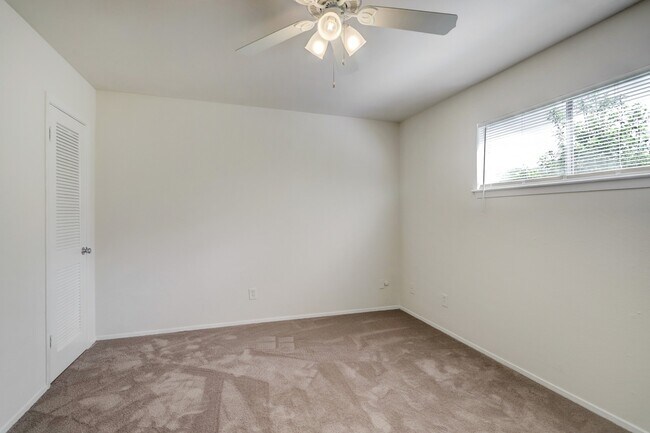 Building Photo - 3407 Graustark St