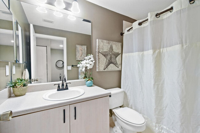 Building Photo - 6143 Seminole Gardens Cir