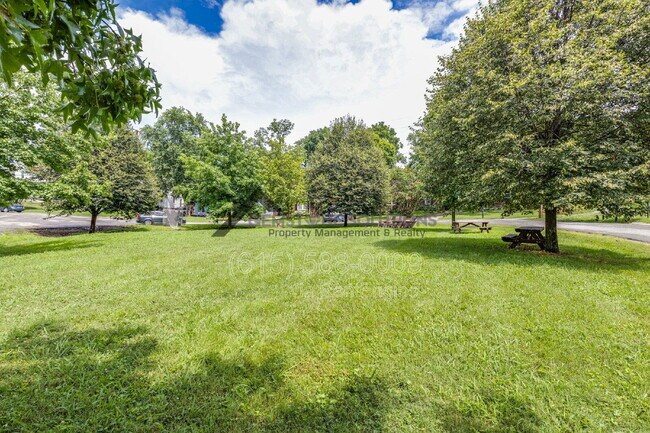 Building Photo - 2930 Primrose Cir