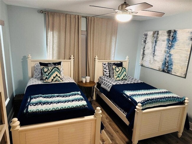 Building Photo - 113 1st St E