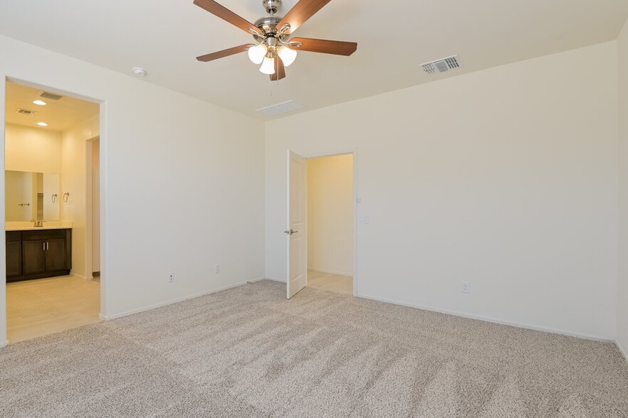 Building Photo - 12174 W Charismatic Dr