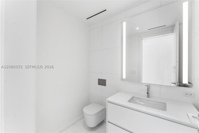 Building Photo - 300 Biscayne Blvd