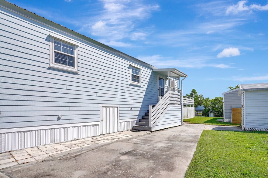 Building Photo - 4730 Almar Dr