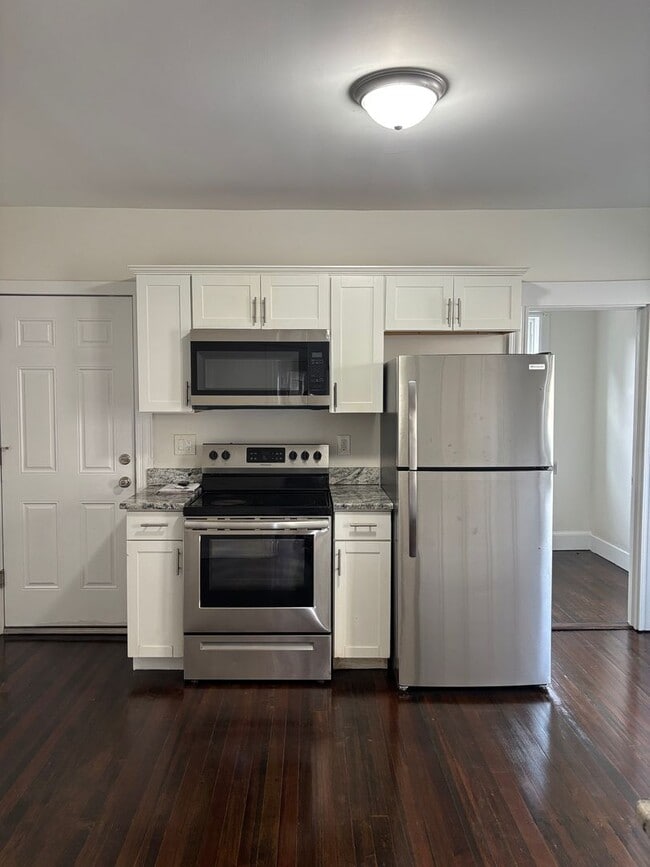 Building Photo - 38 Roberts St