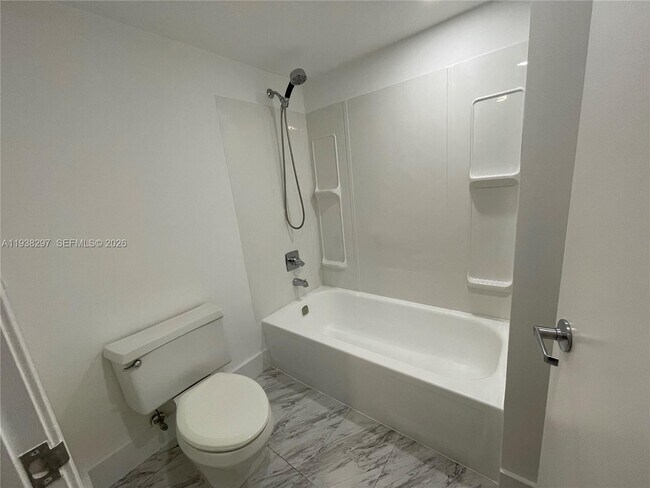 Building Photo - 210 174th St