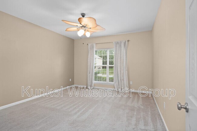 Building Photo - 105 Forest Oaks Dr