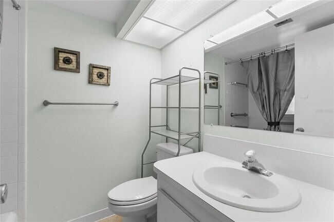Building Photo - 4775 Cove Cir