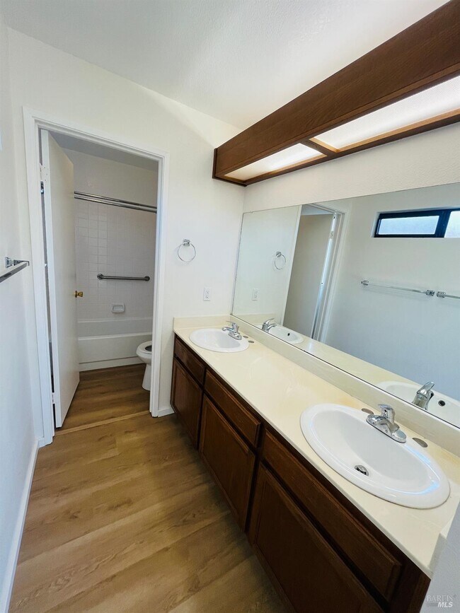 Building Photo - 111 Thresher Dr