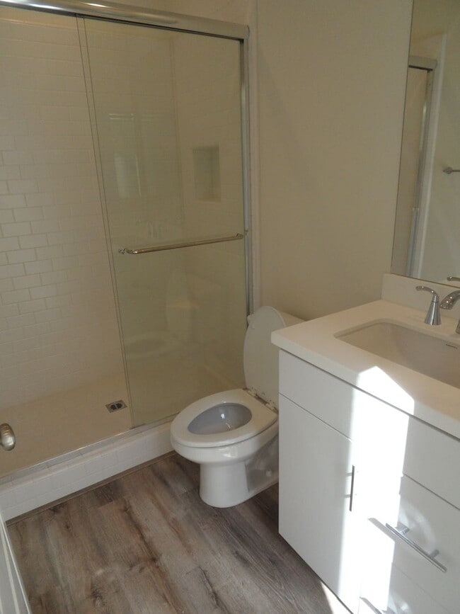 Building Photo - 4BR 3BA two-story condo with 2 Car Attache...