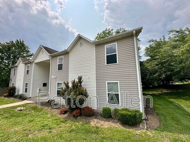 Primary Photo - 8 Zell Ln