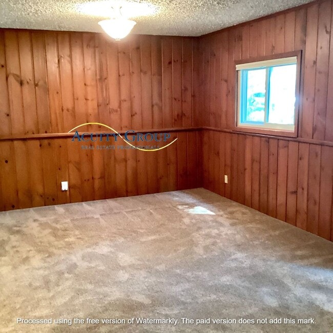 Building Photo - 3BR, 2BA Split Level Home