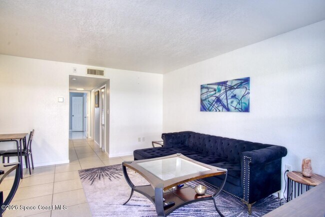 Building Photo - 130 Roosevelt Ave