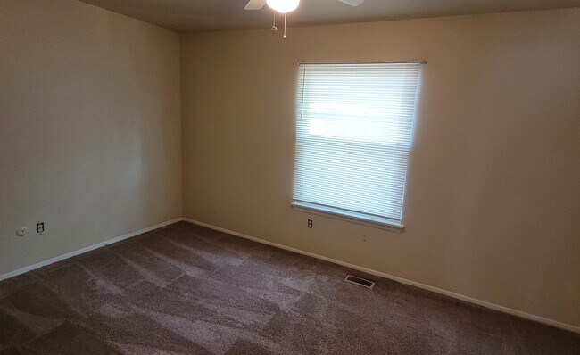 Building Photo - 1676 Darren Cir