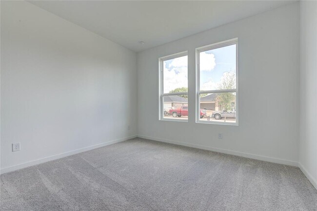 Building Photo - 400 Robin Ct