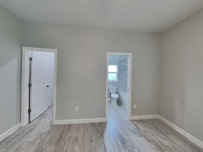Building Photo - 1004 Dampierre Ct