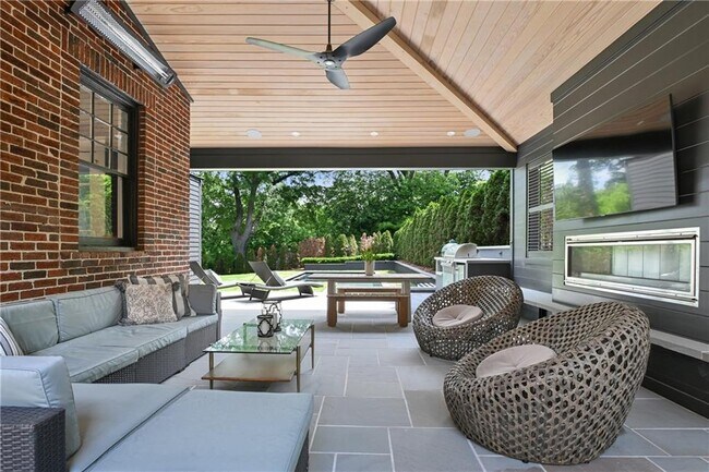 Building Photo - 635 Bonaventure Ave NE