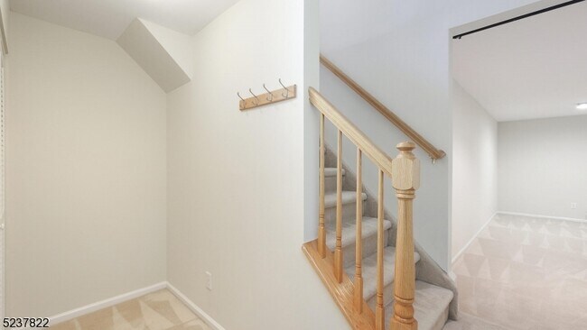 Building Photo - 1044 Shadowlawn Dr