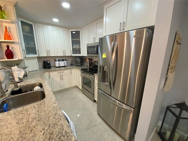 Building Photo - 8530 SW 149th Ave