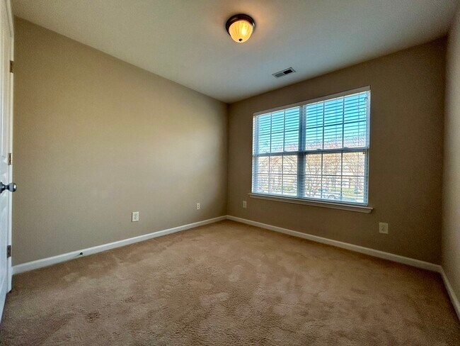 Building Photo - 1121 Drummond Ln