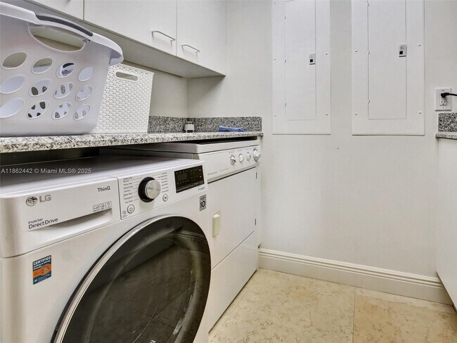 Building Photo - 6000 Island Blvd